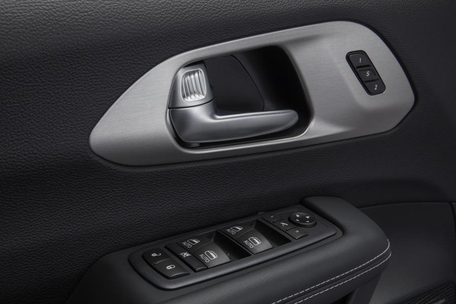 Детали интерьера Chrysler Pacifica Limited S Appearance Package AWD (RU) 2020 года  (фото 63 из 70)